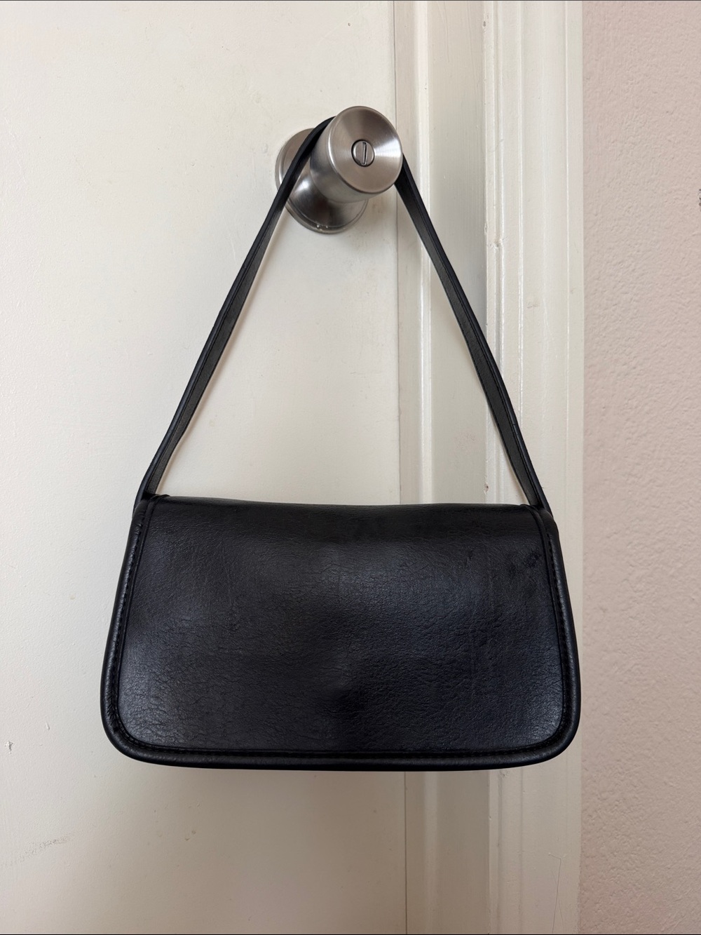 Leather Classic Black Shoulder Bag - Sleek Minimal Design